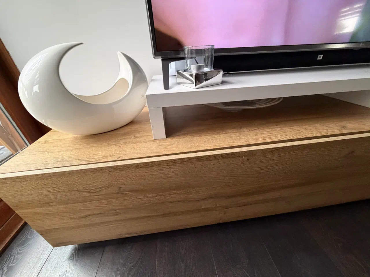 Billede 4 - Tv-bord med skuffer