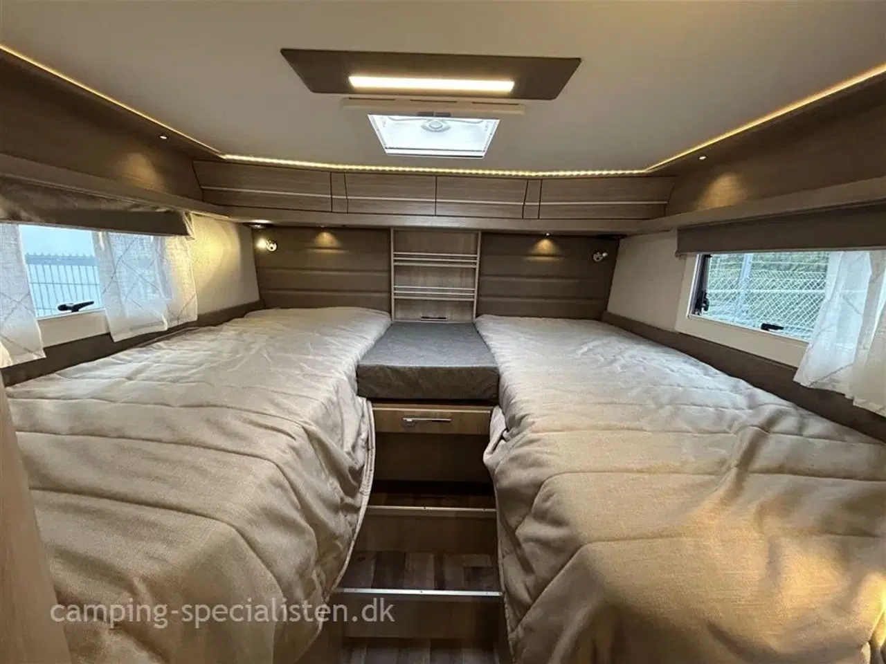 Billede 11 - 2024 - Kabe Novum X 750 LGB   Kabe Novum 750 delintegreret autocamper model 2024 nu på Mercedes Light Chassis bemærk vægt 3069 kg kan ses hos Camping-Specialisten.dk i Silkeborg