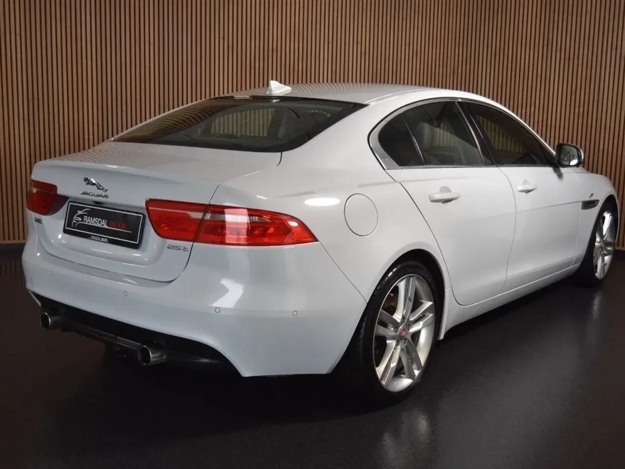 Billede 4 - Jaguar XE 2,0 P240 Prestige aut.