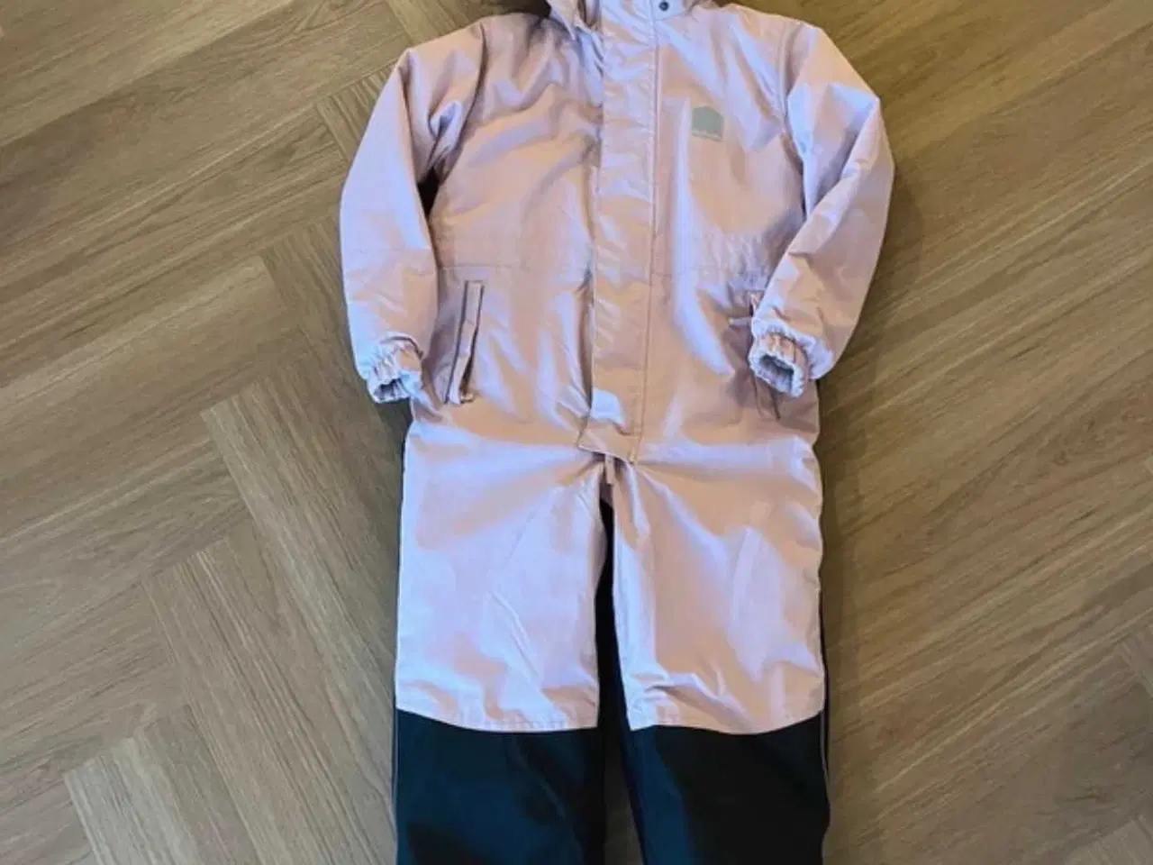 Billede 1 - Flyverdragt str 134