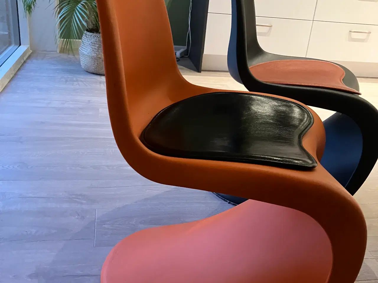 Billede 7 - Panton (Vitra)spisebordstole 