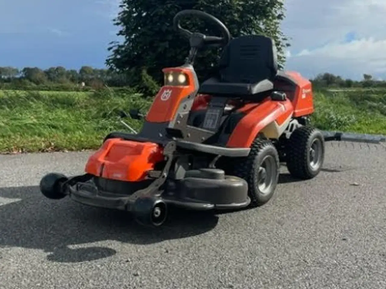 Billede 1 - Husqvarna 216 T AWD med 103 klippebredde 