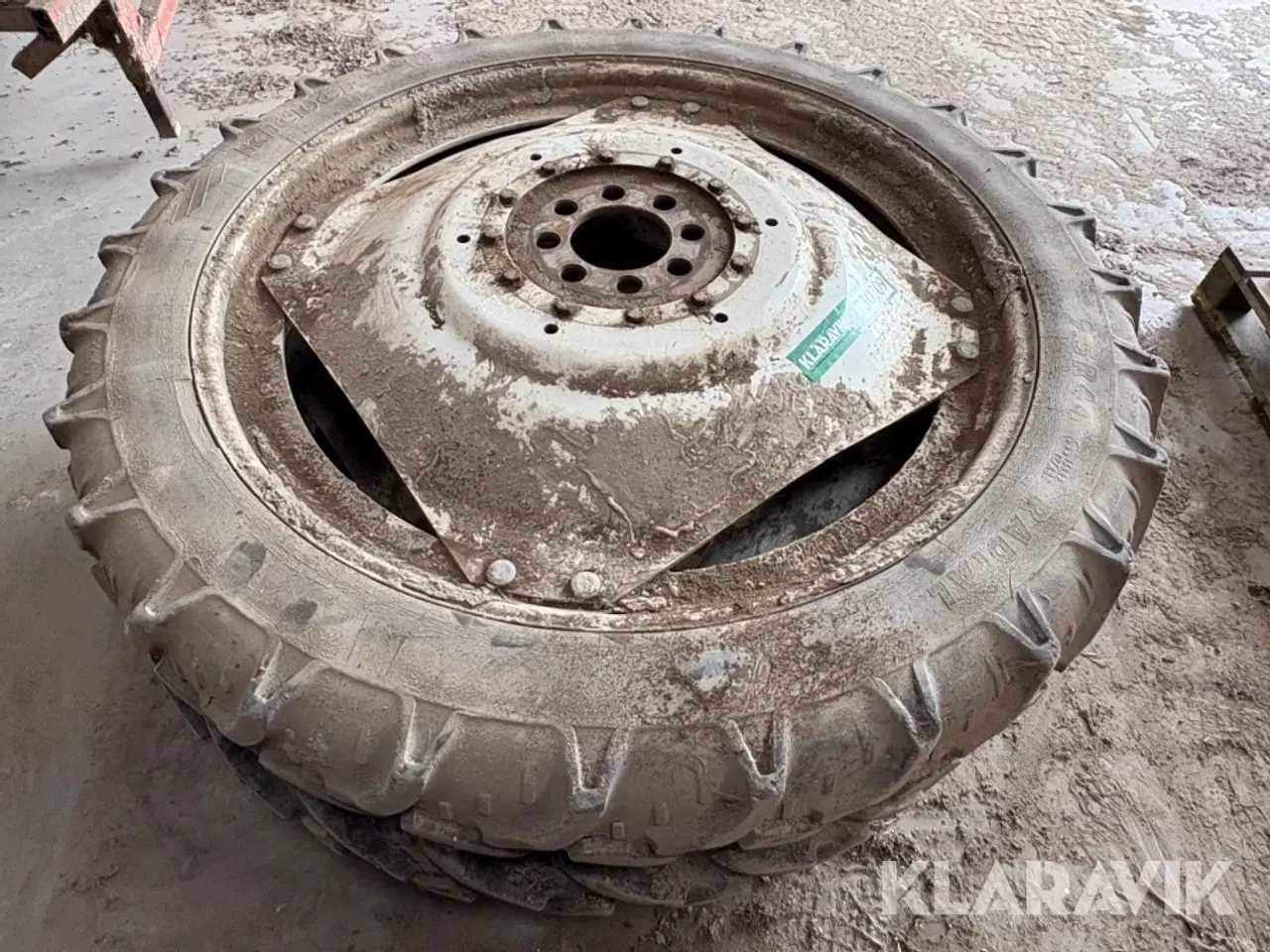 Billede 2 - Dæk med fælge 2 styk.