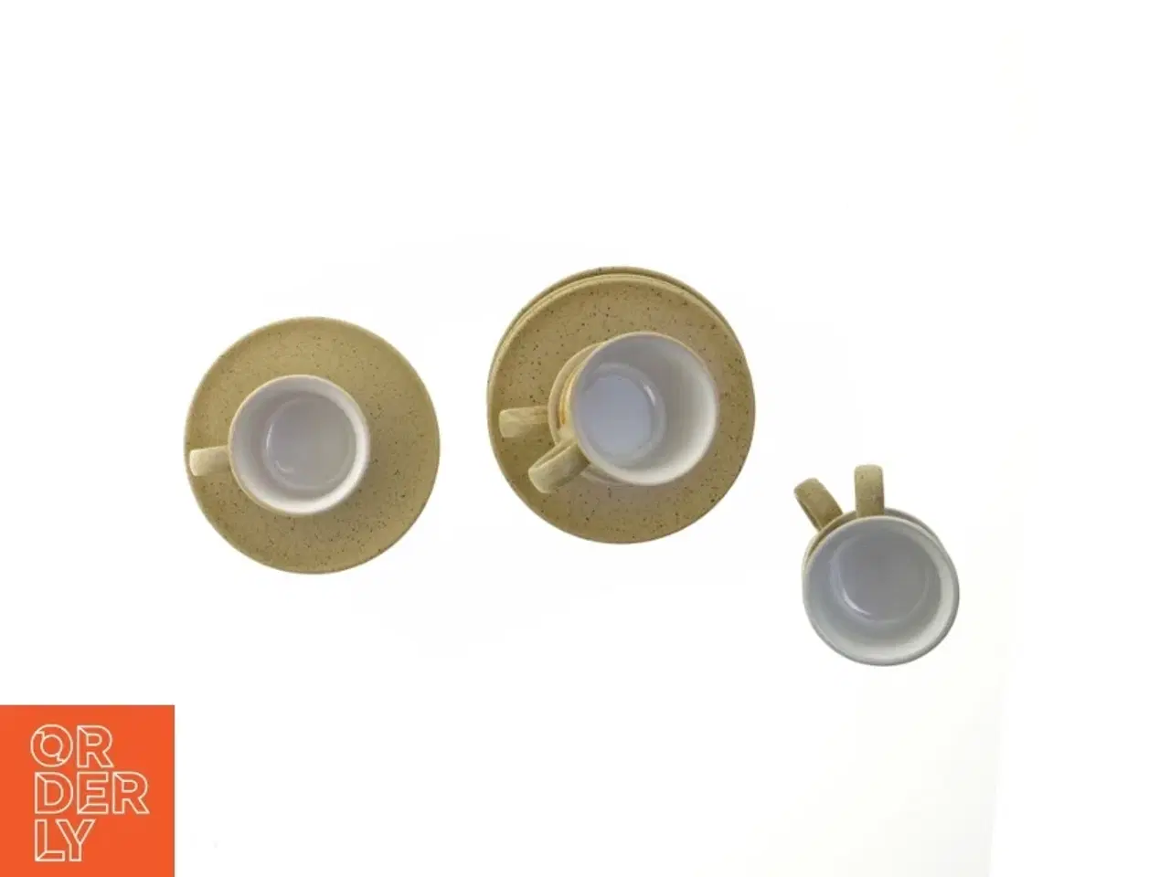 Billede 3 - Kaffesæt med kopper og undertallerkener (str. 5 kopper. ø. 8 cm. længde. 7 cm. 5 undertallerkener. ø. 15 cm)