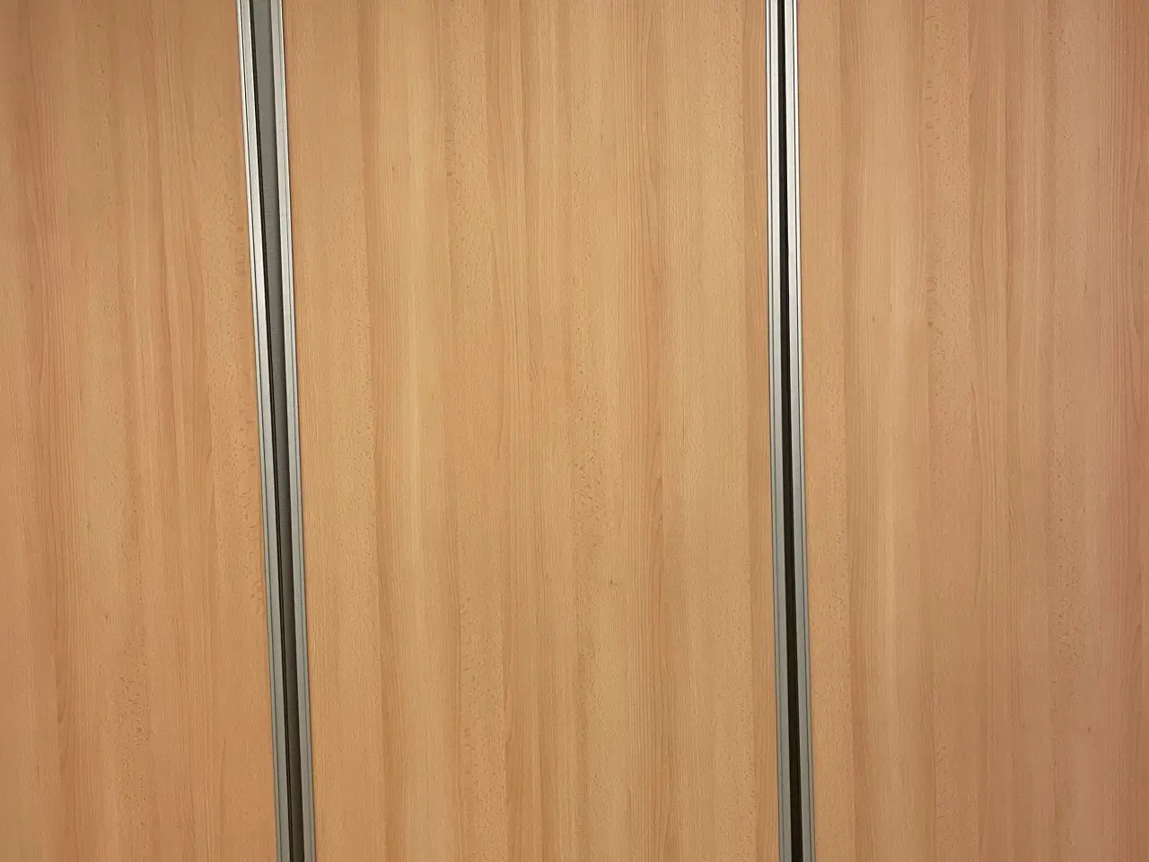 Billede 2 - Garderode skabe med Skydelåger