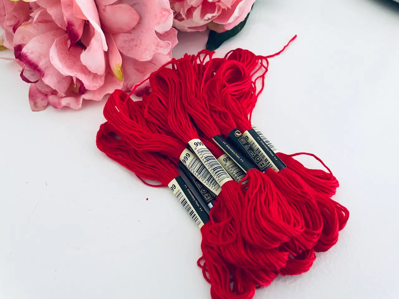 Billede 2 - 10 stk. røde broderigarn bomuld 