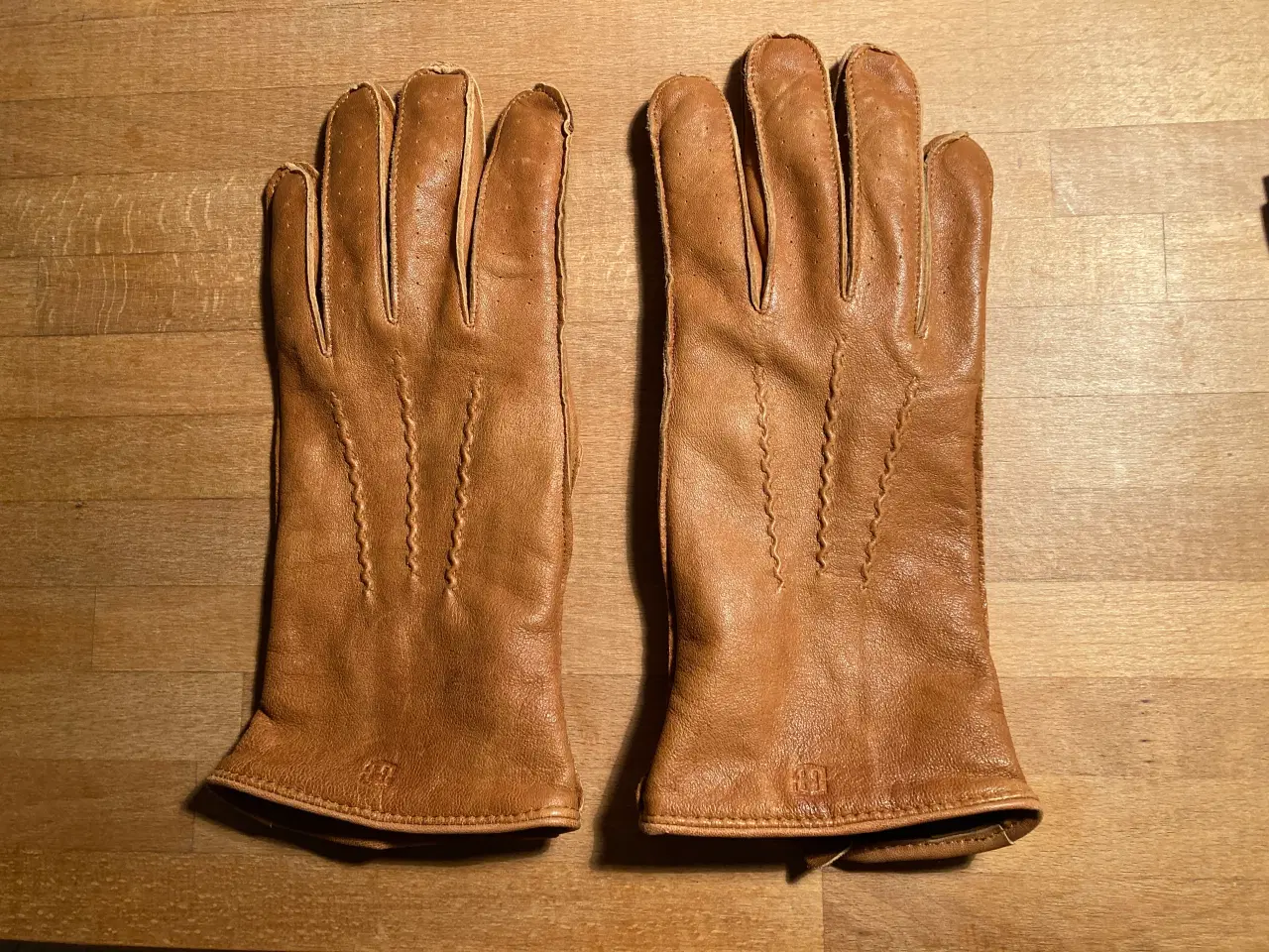 Billede 6 - Cognacfarvede herrehandsker i fåreskind
