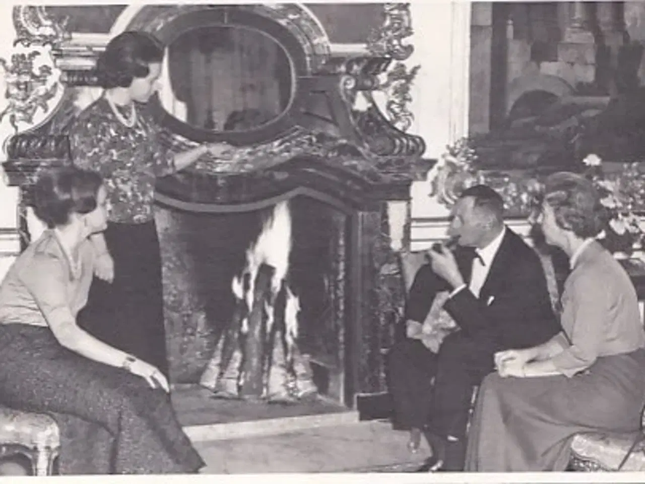 Billede 1 - Kong Frederik - Dronning Ingrid - Margrethe - Benedikte - Royale Pressefoto Elfelt 10x15 cm.