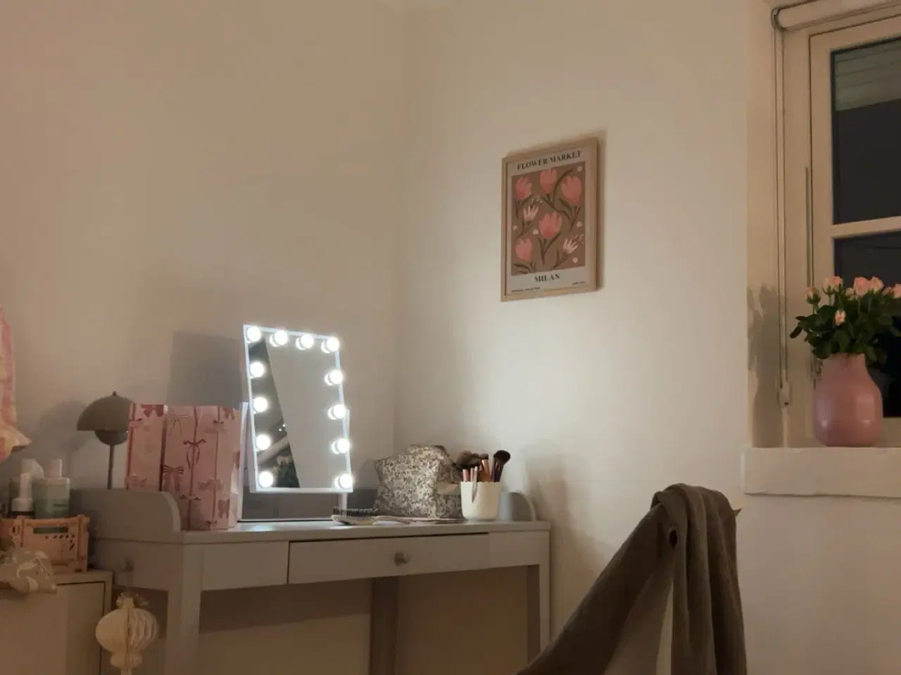 Billede 2 - Makeupbord fra IKEA 