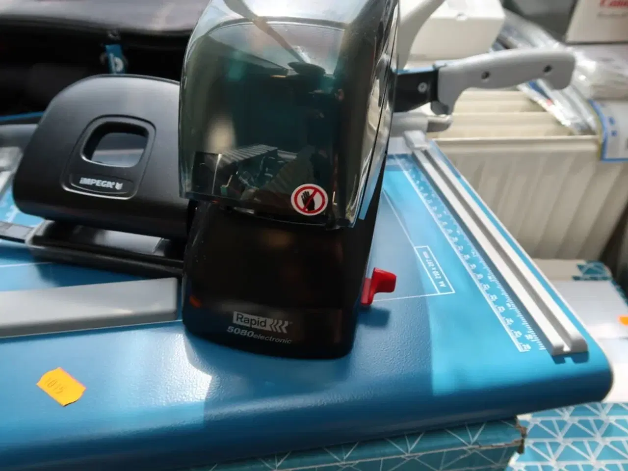 Billede 14 - Div. Elektronik, makulator REXEL RSS2232, hæftemaskine RAPID 5080Electronic m.m.