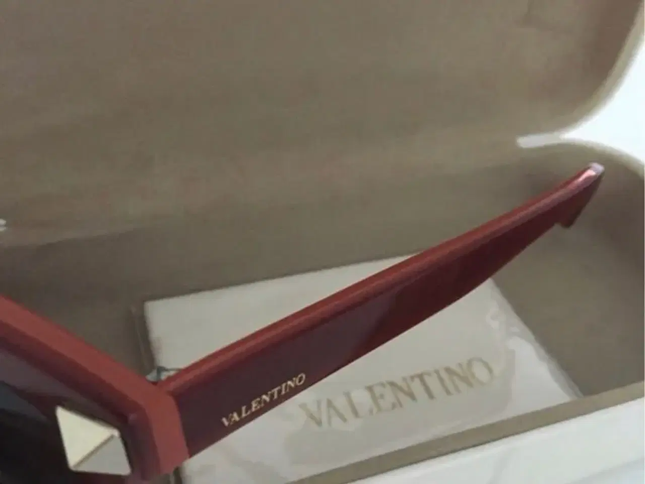 Billede 2 - Valentino solbriller sælges billigt