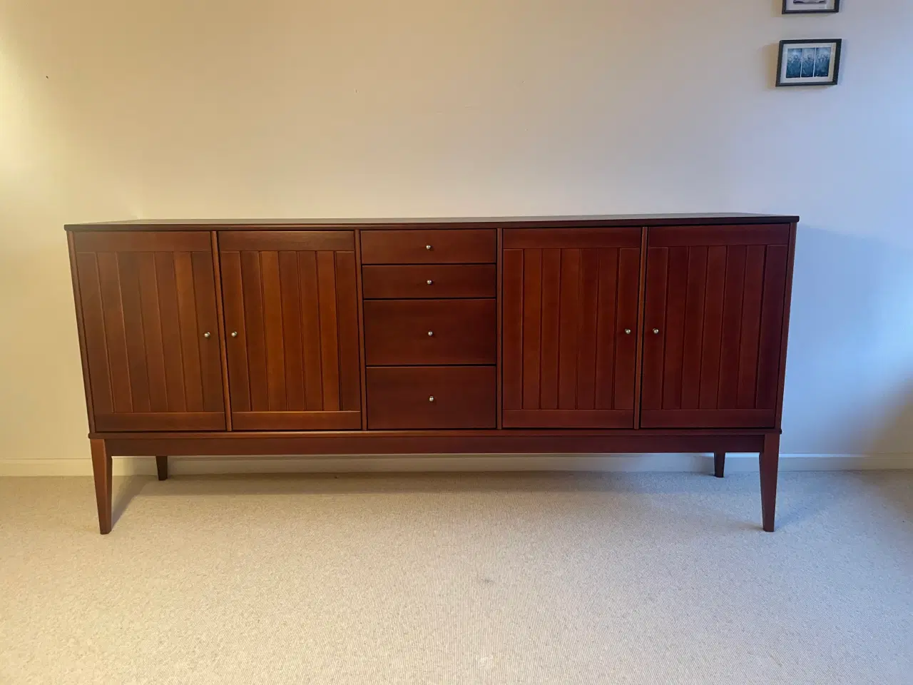 Billede 1 - Skænk i mørkt træ