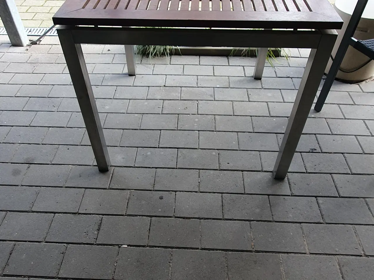 Billede 1 - Teaktræs havebord med stålben