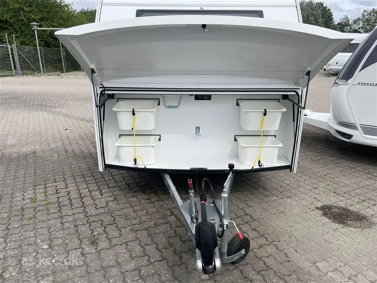 Billede 16 - 2025 - Adria Aviva Lite 360 DK   Adria Aviva 360 DK Lite årg..2005 4 sovepladser, 4 siddepladser. Egenvægt 720 totalvægt 1000 kg. Ren el 12/230 V