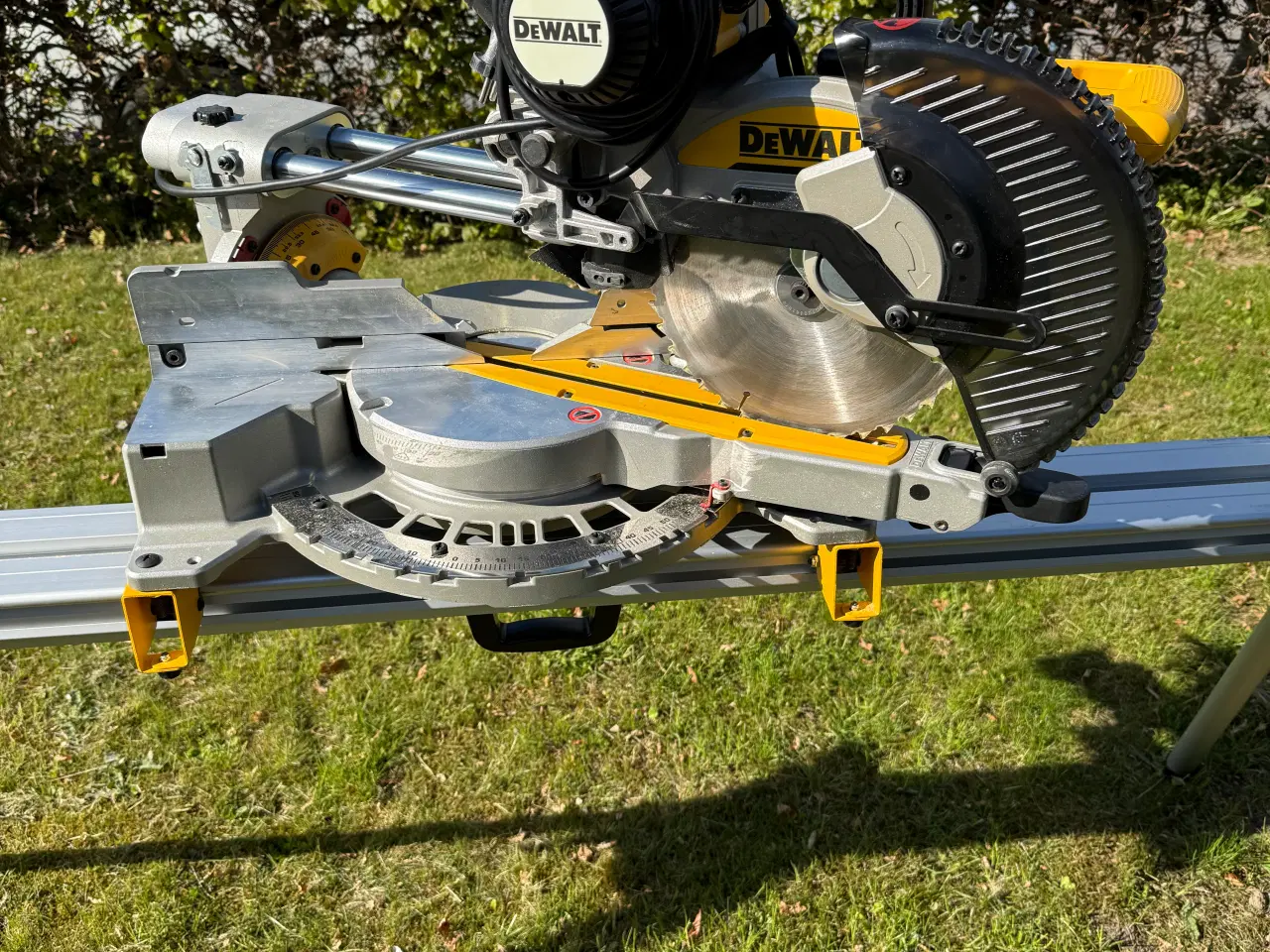 Billede 1 - DeWalt kap sav DWS727 -QS DeWalt Station DE7023 -X