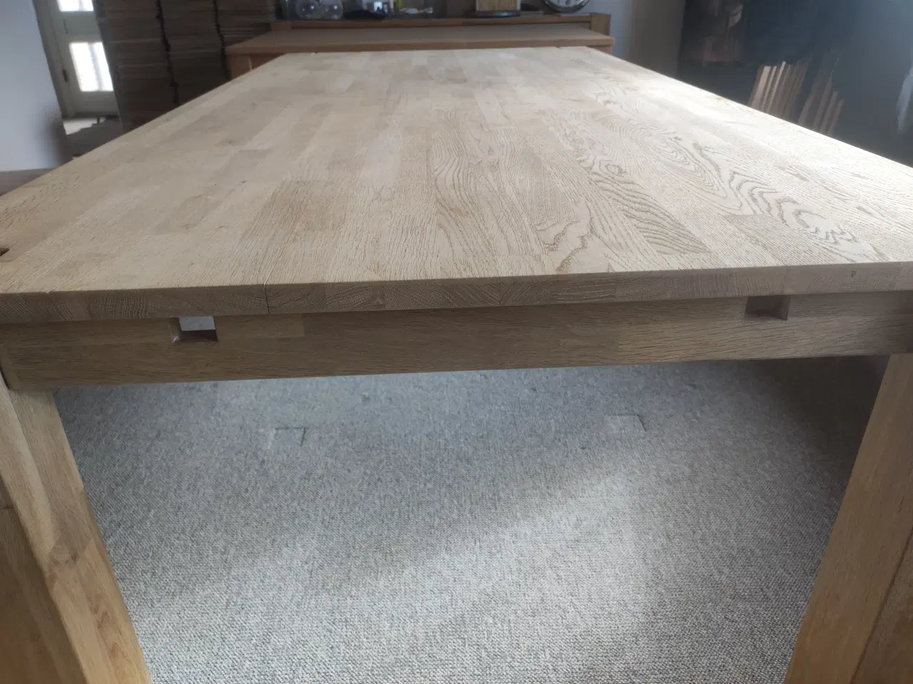 Billede 6 - Spisebord i massiv egetræ med 1 tillægsplader på 6