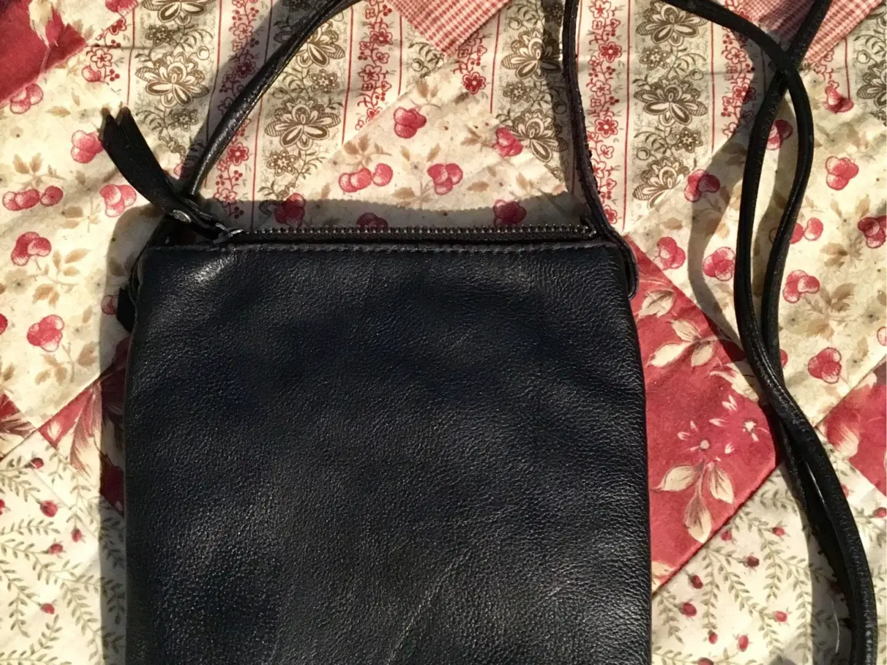 Billede 2 - Sorte taske til mobil