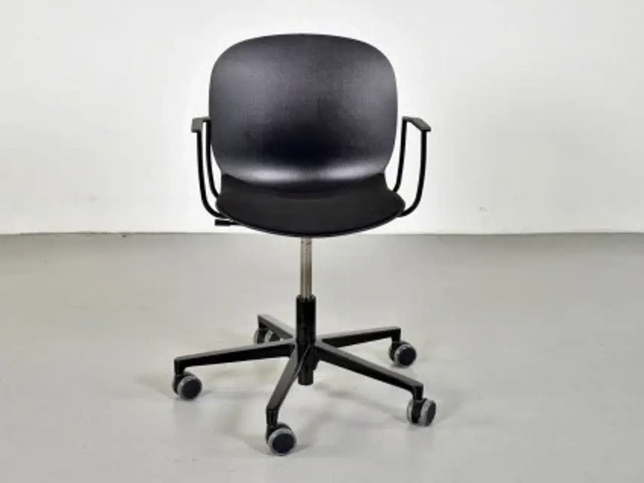 Billede 1 - Rbm noor 6070s kontorstol med sort skal og armlæn