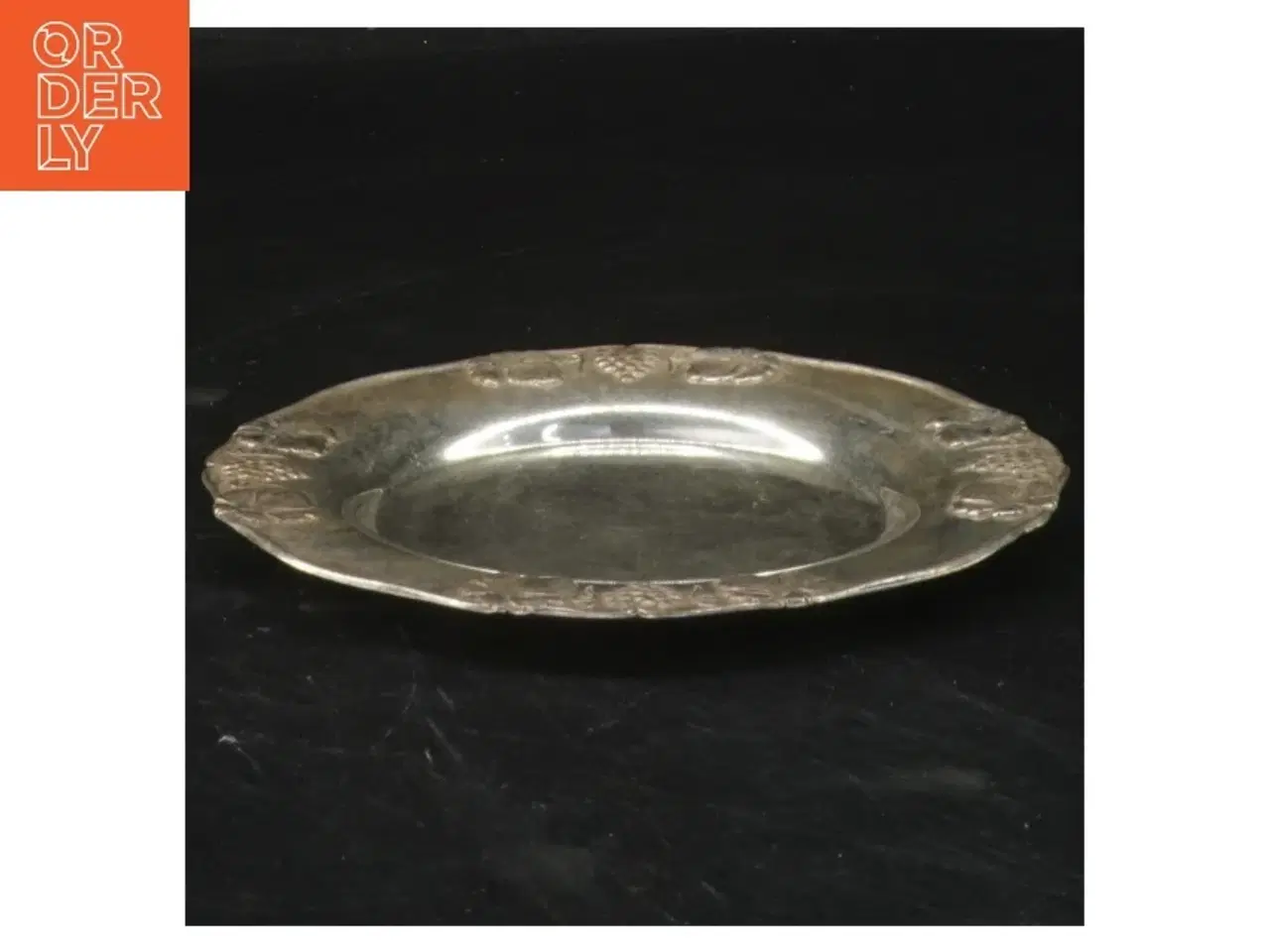 Billede 3 - Dekorativ tallerken med druemotiver (str. Ø 13 cm)