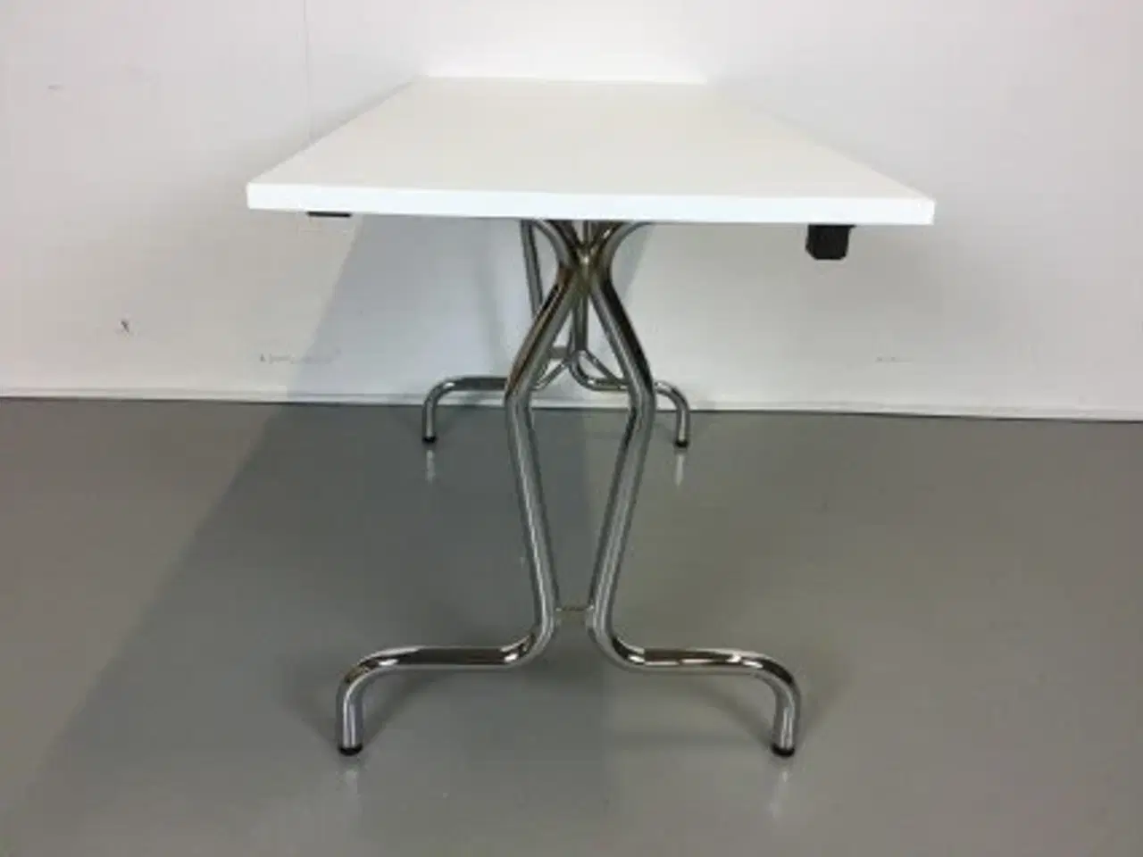 Billede 1 - Kantinebord med ny hvid plade. klapbord. 140x60 cm
