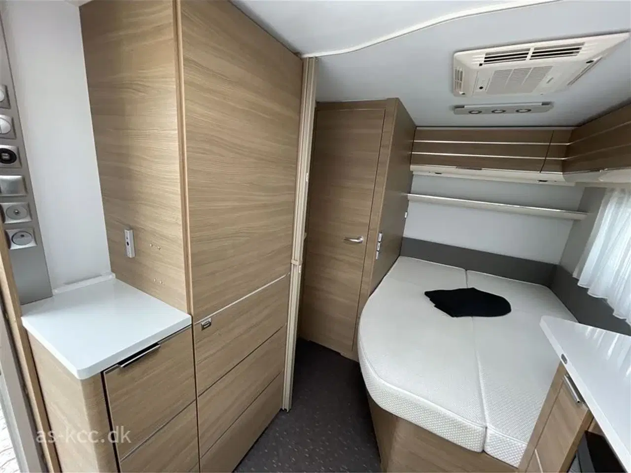 Billede 5 - 2020 - Adria Adora 472 UP Supreme Edition   Adria Adora 472 UP årg. 2020 Mover, cykelstativ, SunShine med front. 4 sovepladser, 4 siddepladser. Alde Centralvarme