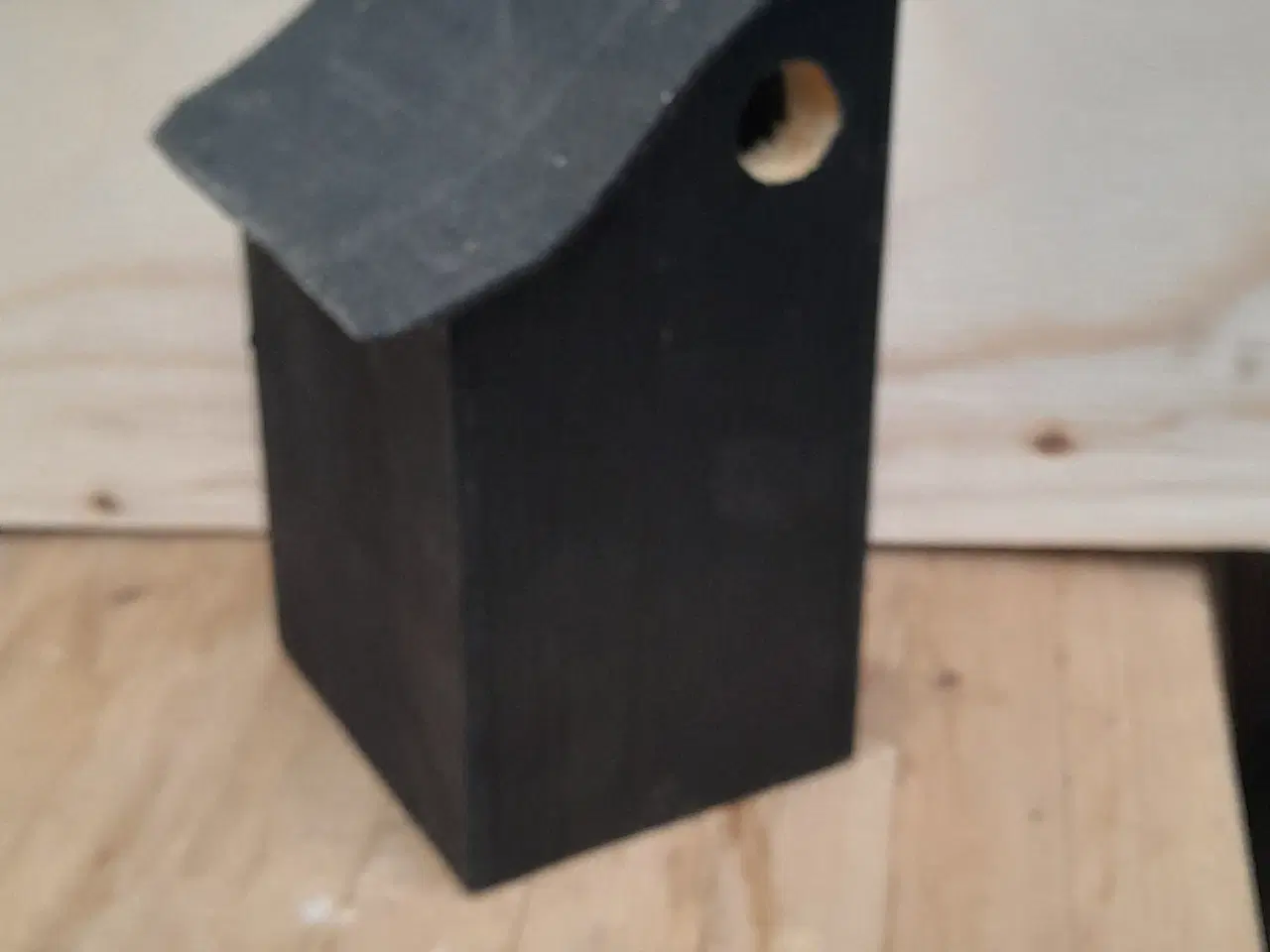 Billede 2 - Forår : det er tid at hænge redekasser op .