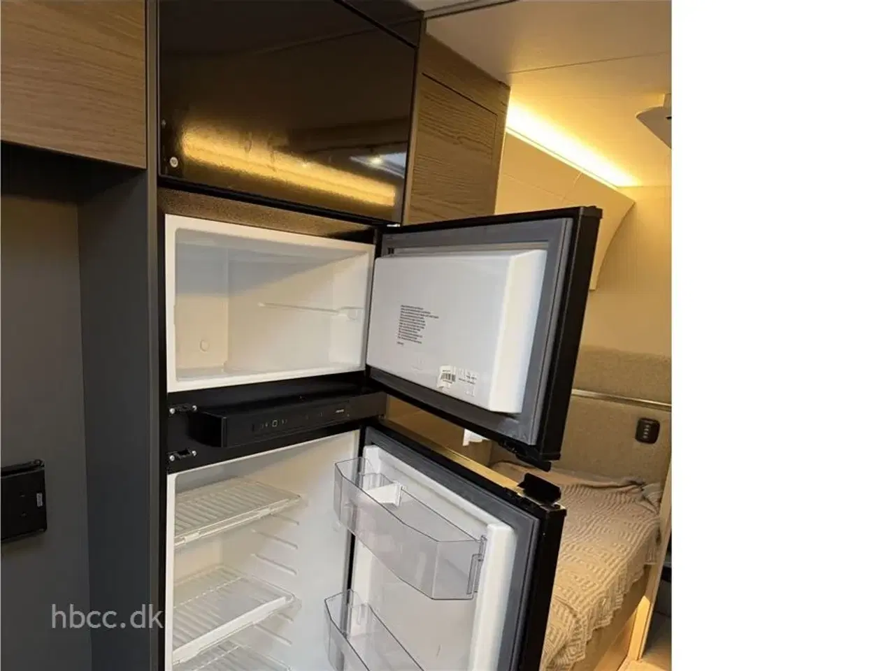 Billede 6 - 2023 - Adria Alpina 613 UT Adria Alpina 613 UT (2023) – Helårsluksus med Commodore telt og tæpper