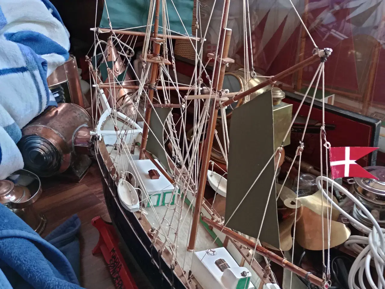 Billede 13 - Modelskib fra slut 1800 tallet,gl kirkeskib