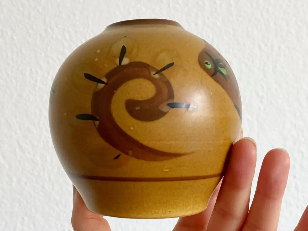 Billede 4 - Brun glasur, fisk m mint detaljer
