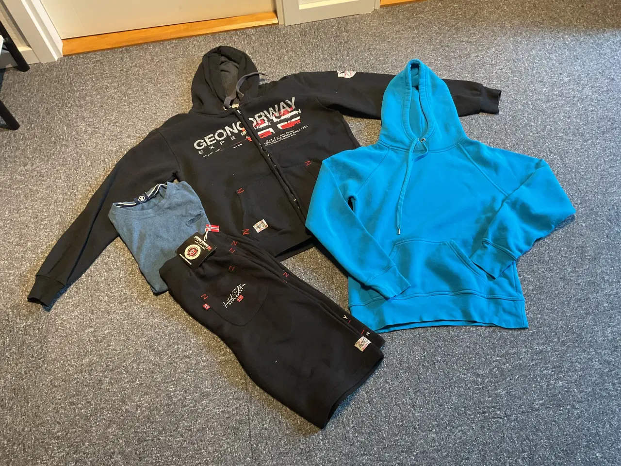 Billede 2 - Drengetøj str M og str L