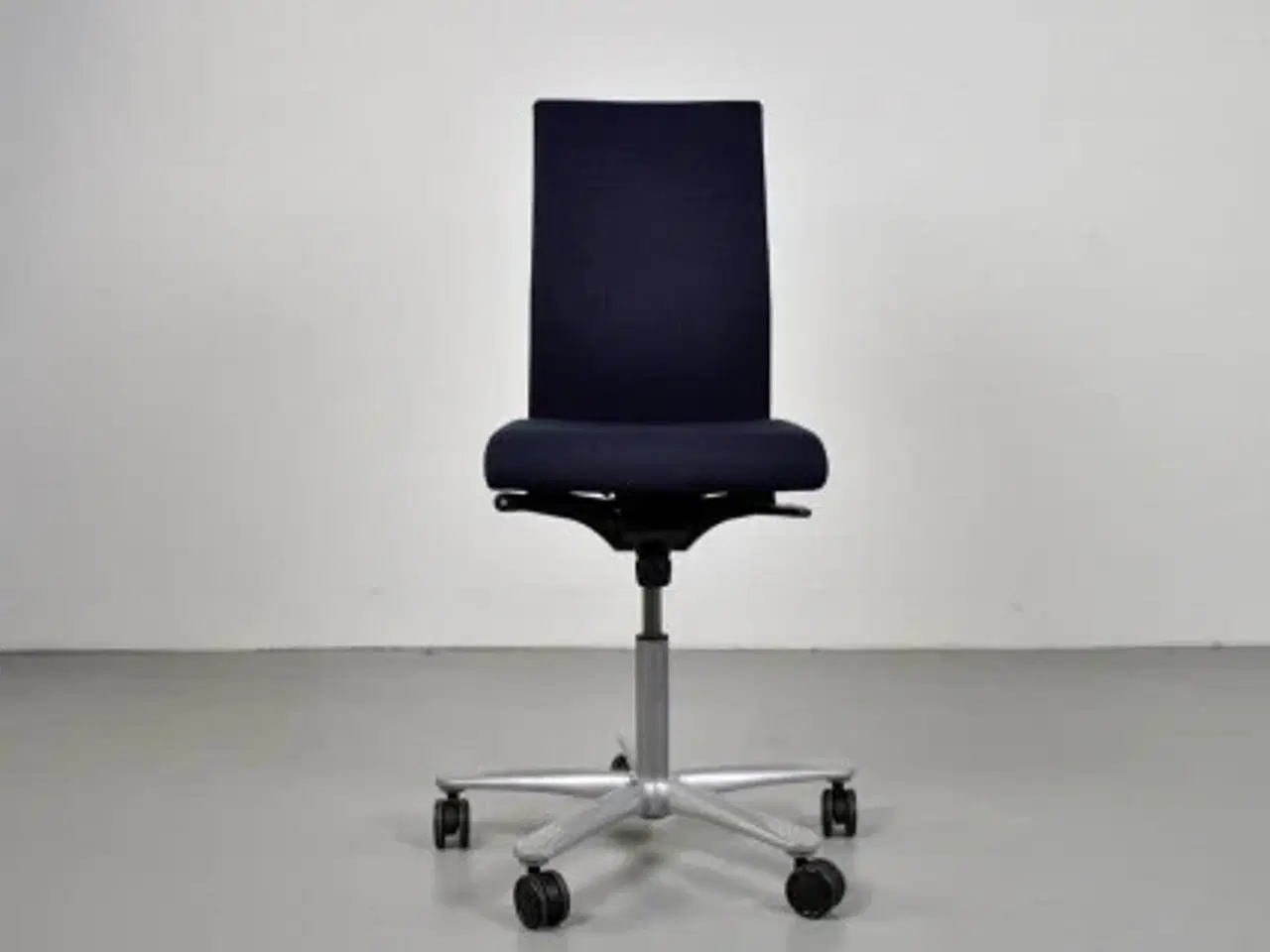 Billede 1 - Häg h04 credo kontorstol med sort/blå polster, høj ryg og grå stel
