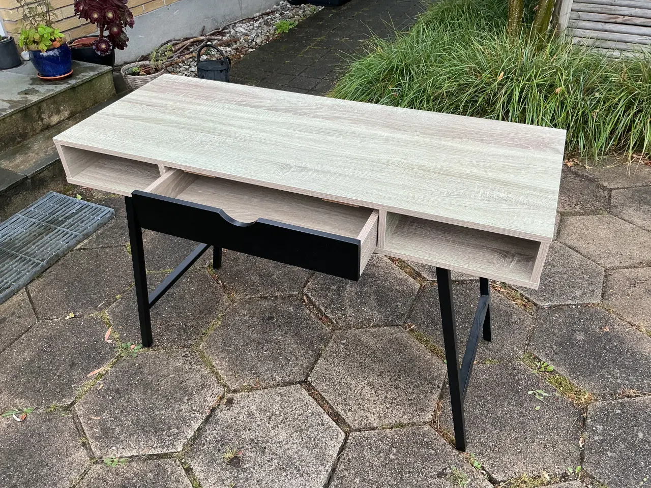 Billede 1 - Skrivebord fint skrivebord