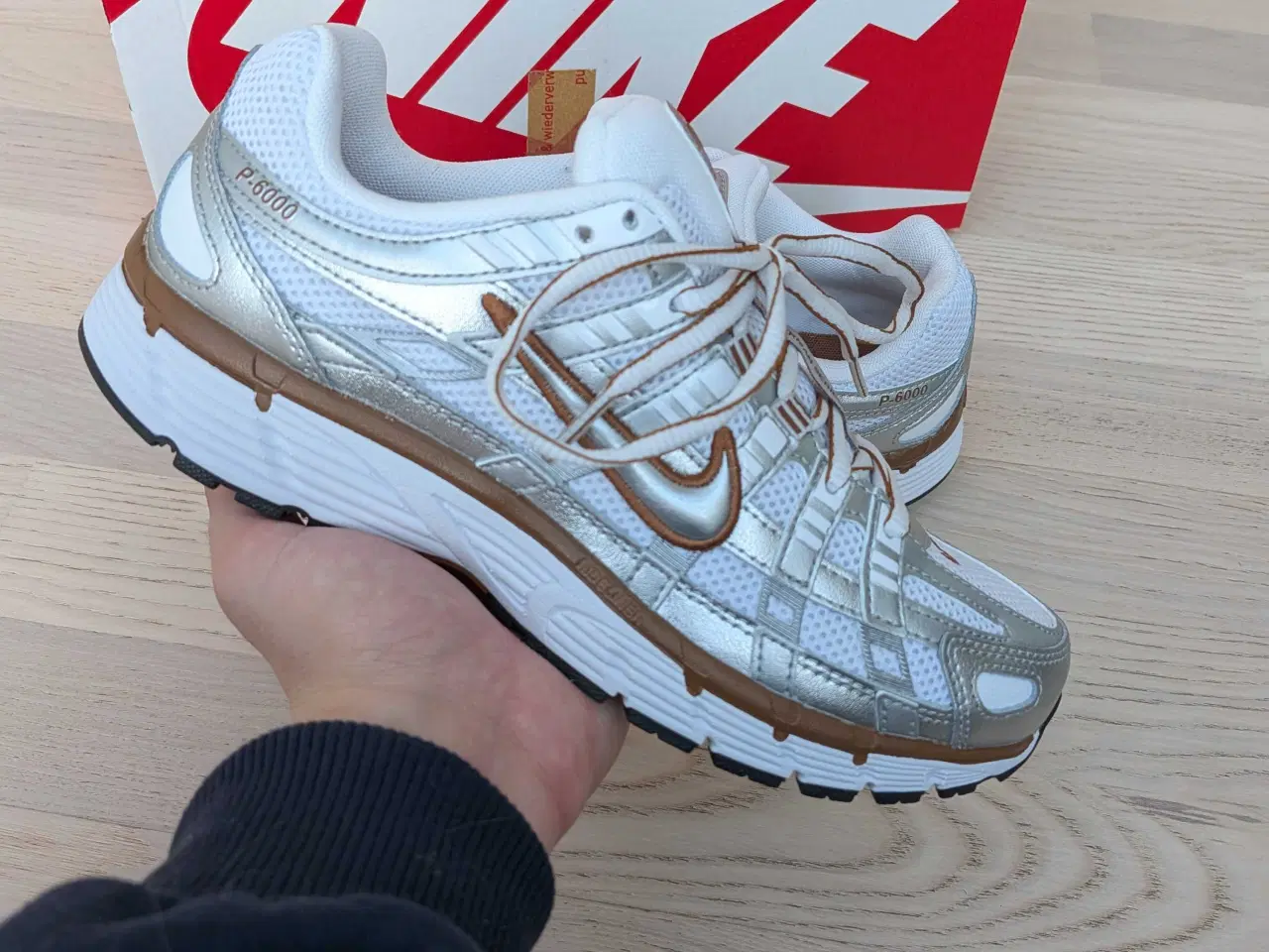 Billede 1 - Nike p-6000 light British tan 