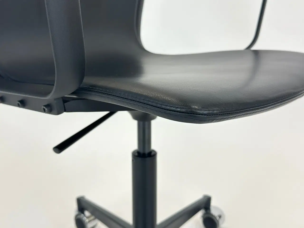 Billede 8 - Butterfly Swivel High fra Magnus Olesen (Krom hjul)