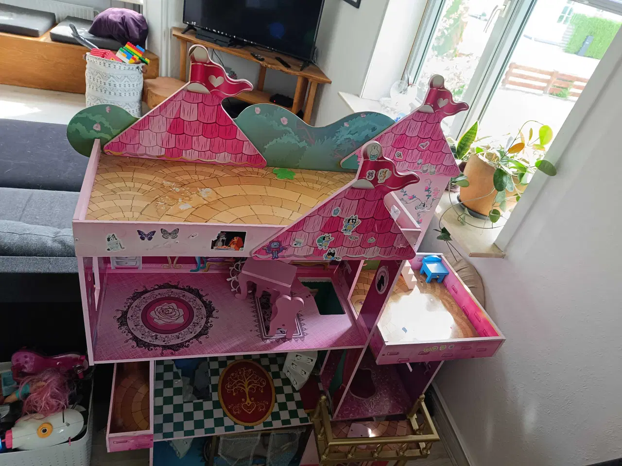 Billede 2 - Stort barbie/dukkehus