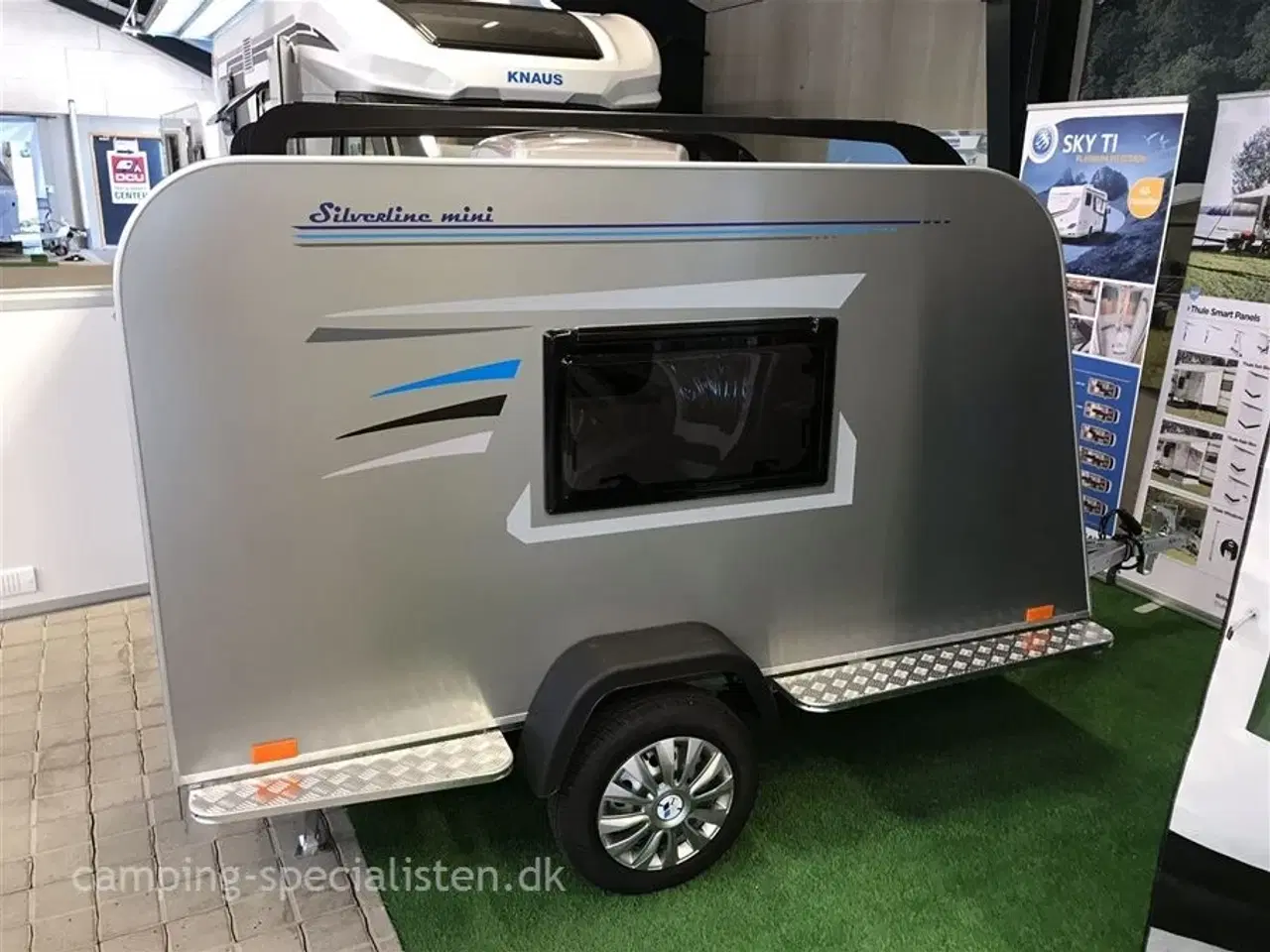 Billede 5 - 2024 - Tomplan Silverline Mini    NY Mini campingvogn Den populære Silverline i model 2024 - dobbelt seng - Camping-Specialisten.dk