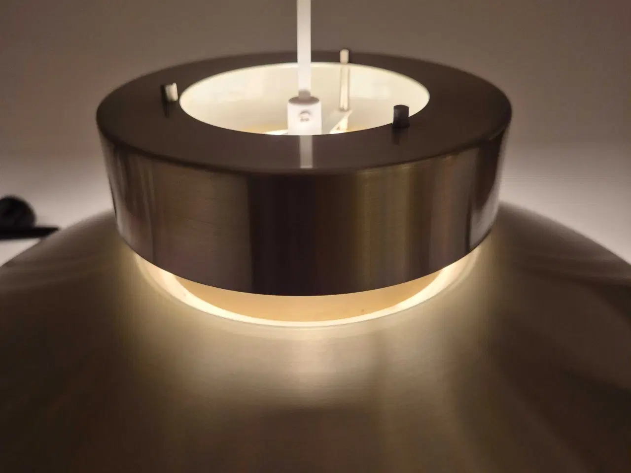 Billede 4 - Virkelig fin messinglampe med god lyseffekt 