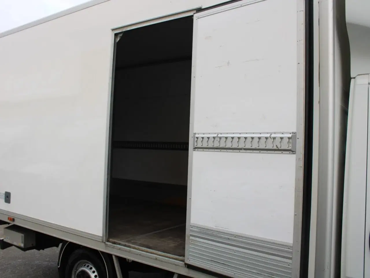 Billede 14 - Iveco Daily 2,3 35S14 Alukasse m/lift AG8