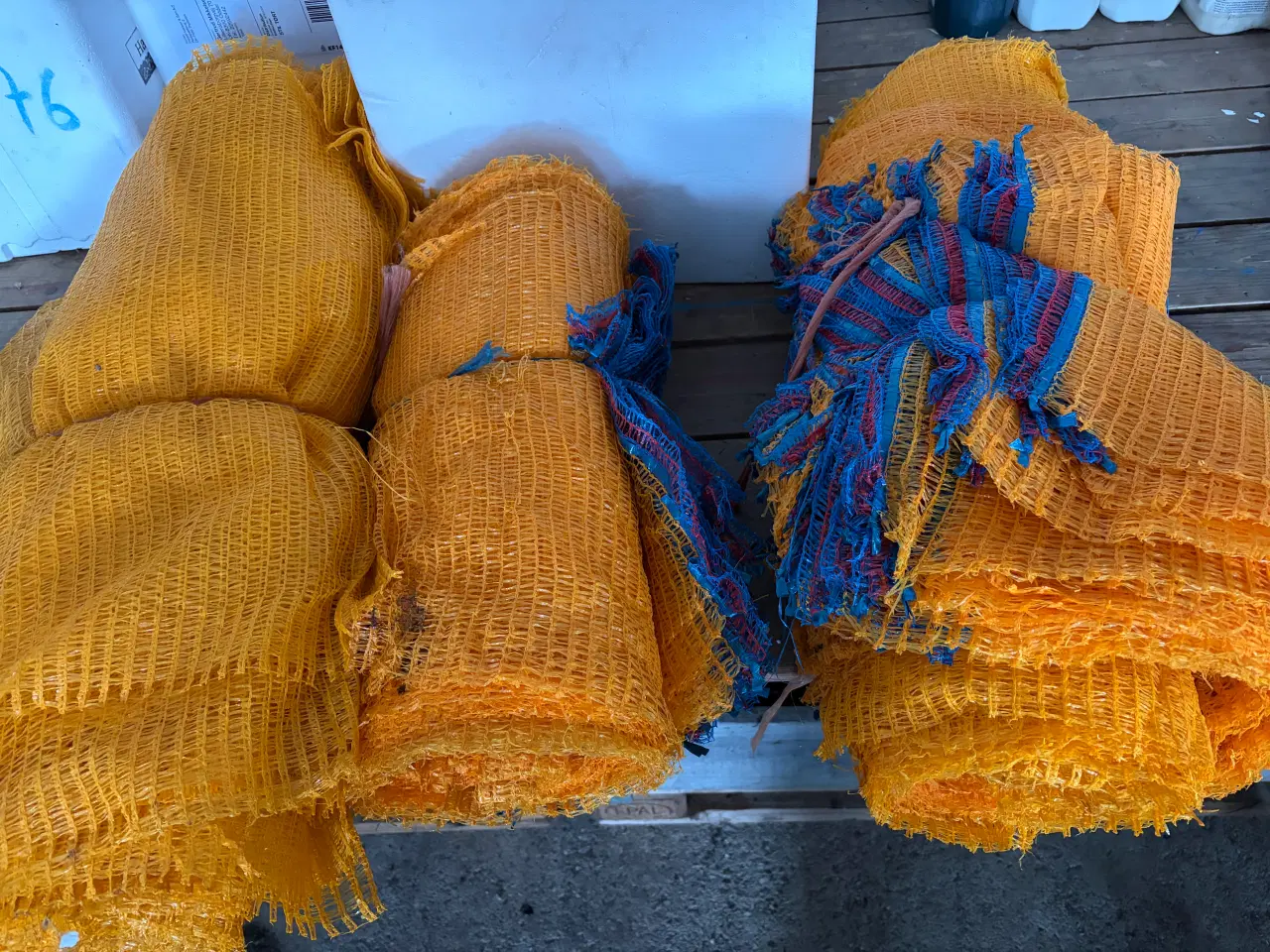 Billede 1 - Sække til salg af træ/grønsager