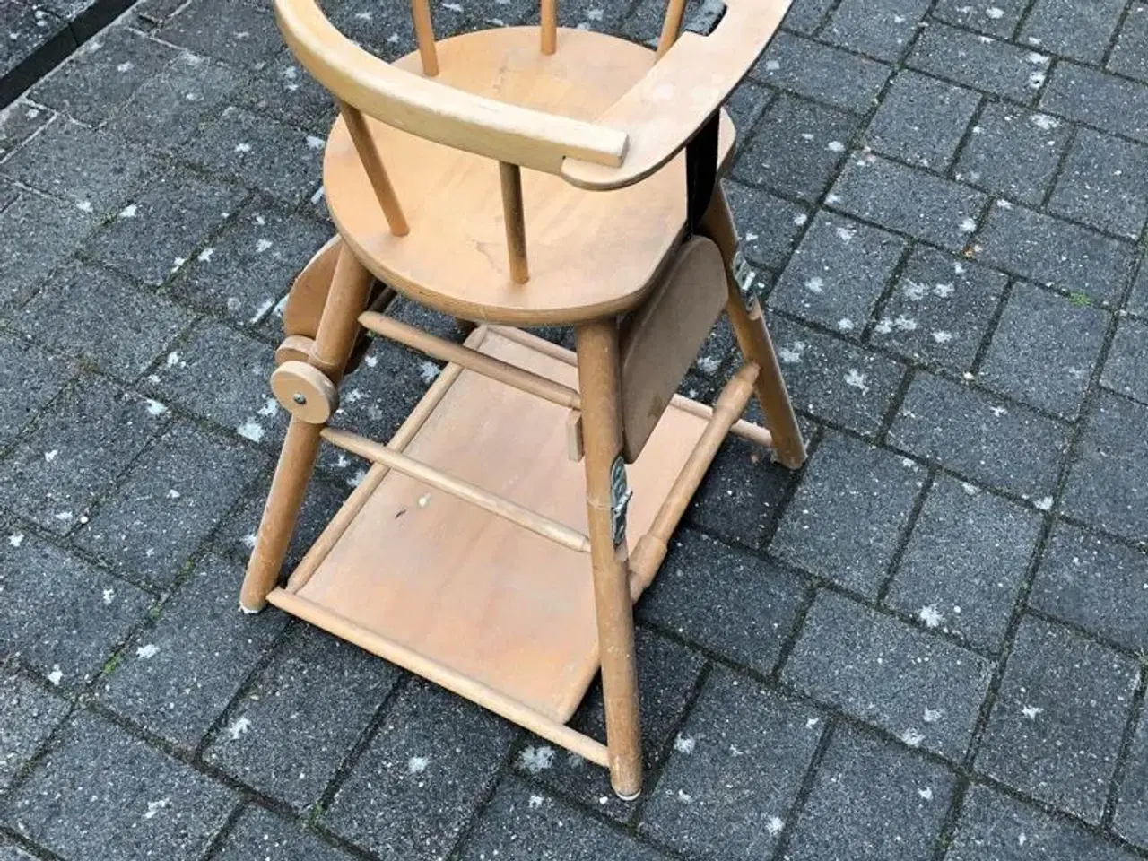 Billede 1 - Højstol i træ sælges