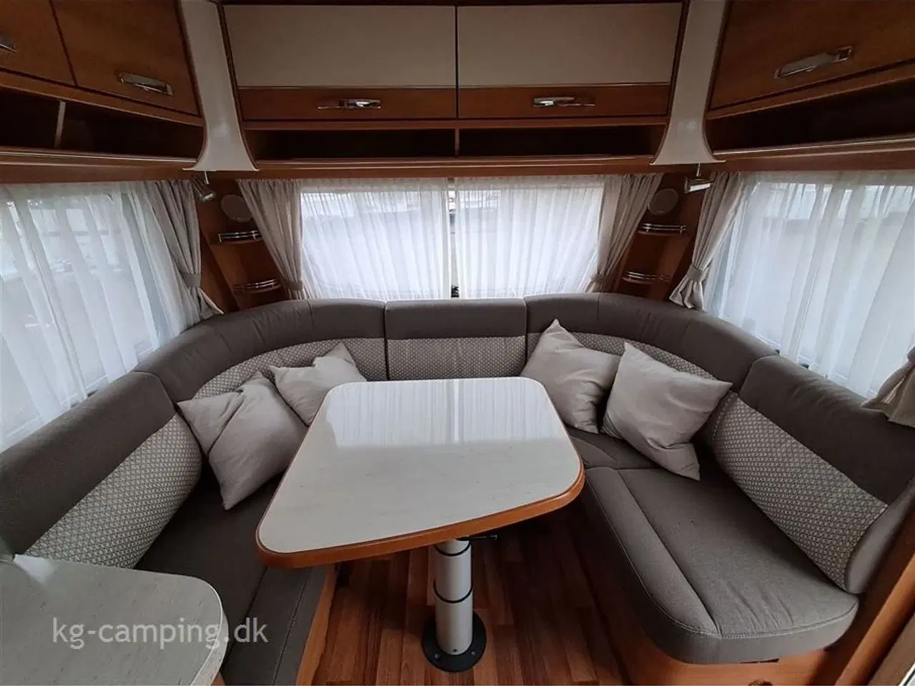 Billede 4 - 2013 - Hymer Eriba Nova Luxus Line 465   Særdeles velholdt kvalitetsvogn m/TRUMA XT mover, UltraHeat, DUO-control, ATC og Markise