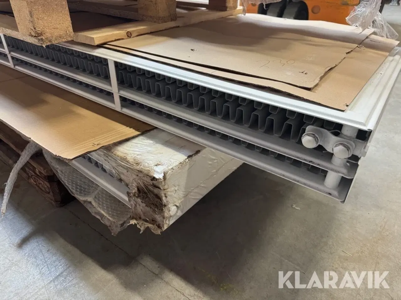 Billede 11 - Radiatorer og konvektor 3 styks og riste