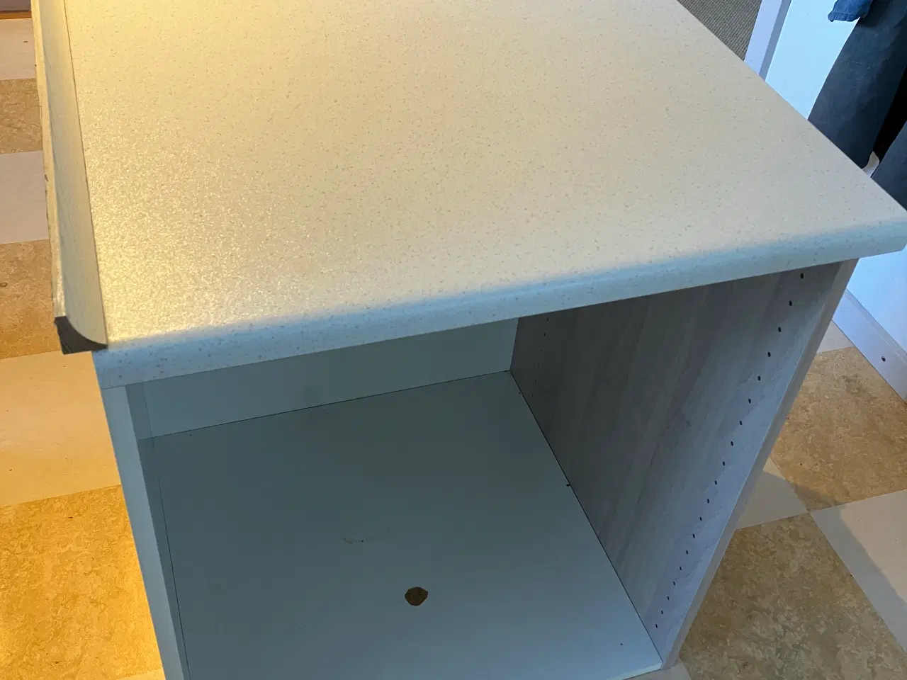 Billede 1 - Hjørneskab KVIK køkken m. 3 mm laminatbordplade