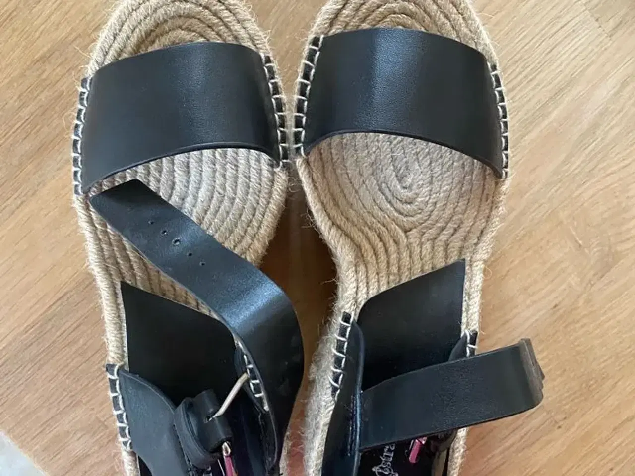 Billede 2 - sandaler sælges