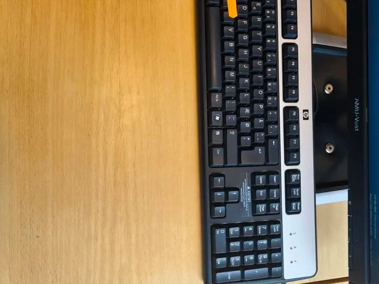 Billede 2 - Skærm 22" m. tastatur HP L2206w (PC medfølger ikke)