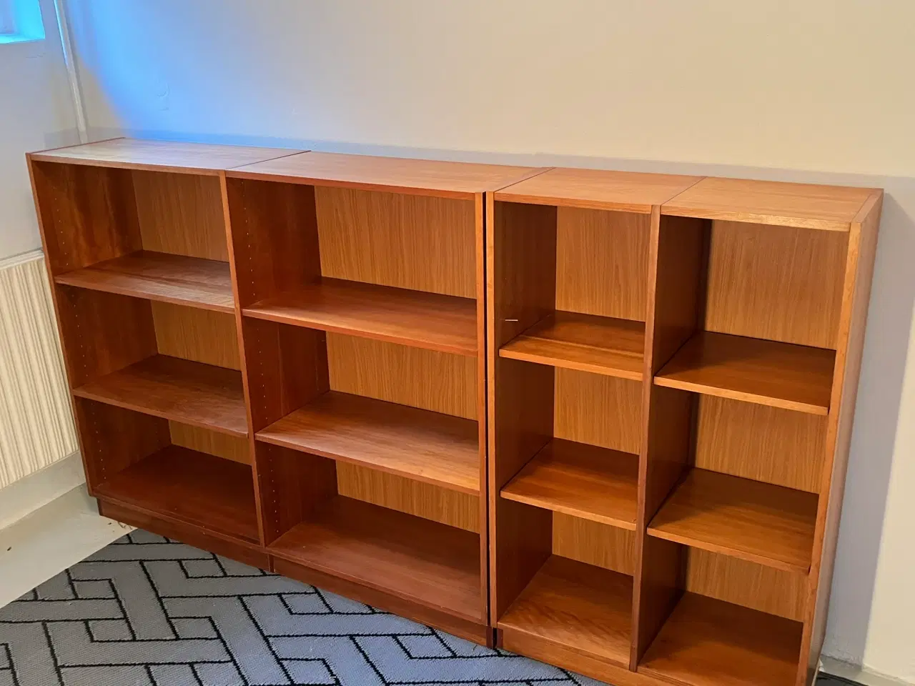 Billede 1 - 3 sektioner reol, ægte Kirsebærtræ fineret.