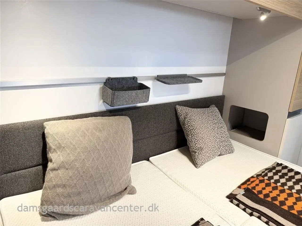 Billede 14 - 2022 - Adria Adora 593 UP   Queensbed-Gulvtemp.-Commodore 300 telt