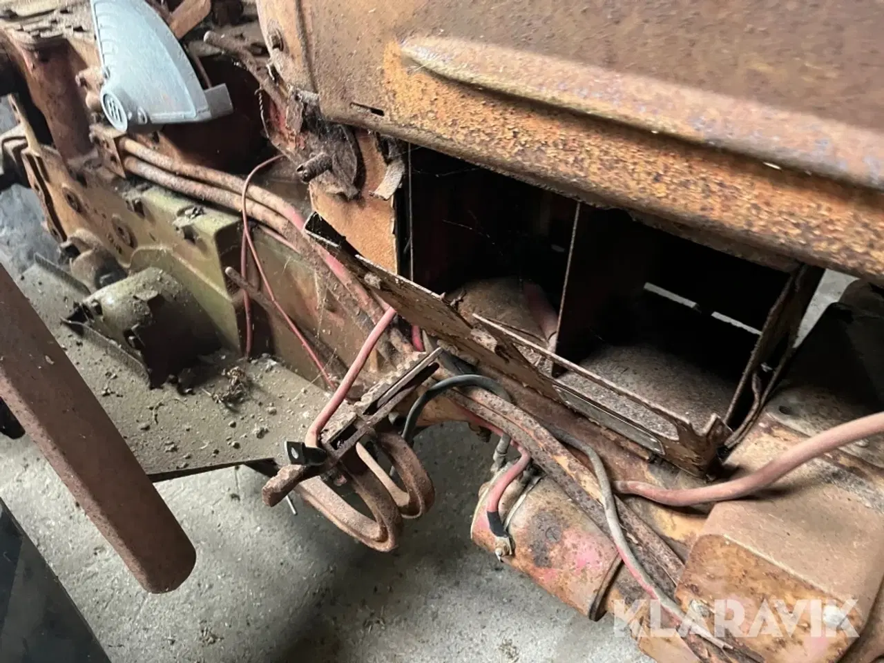 Billede 11 - Veterantraktor Farmall FU235