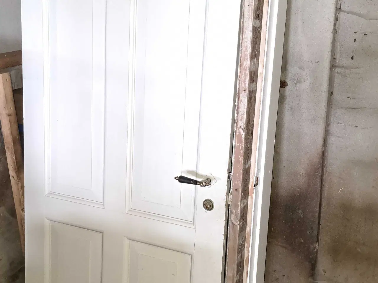 Billede 1 - Gamle Dannebosdøre og karme