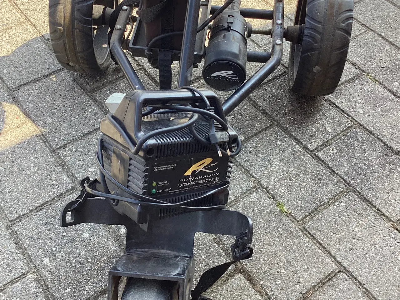 Billede 1 - El. Golfvogn M/ Lader og batteri. Og drilsk kontak